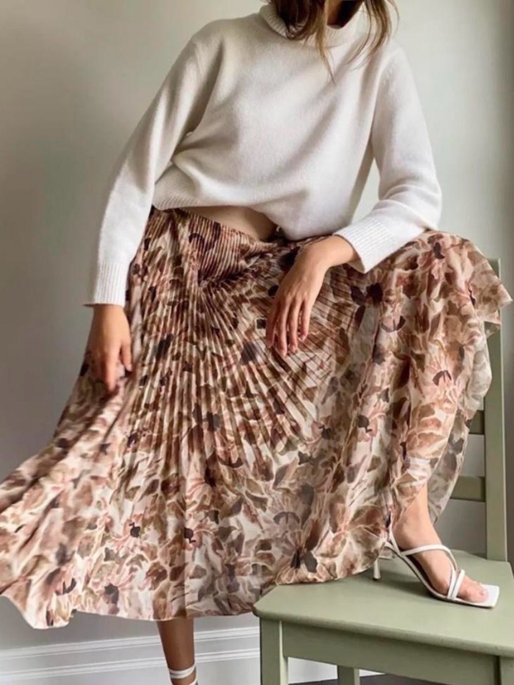 Aritzia Wilfred Pleated Skirt